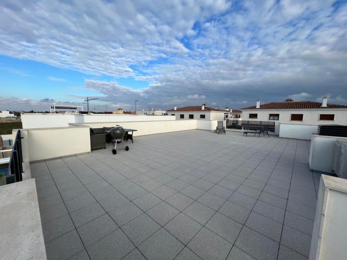 New Villa With Rooftop Terrace And Pool Daya Nueva Εξωτερικό φωτογραφία