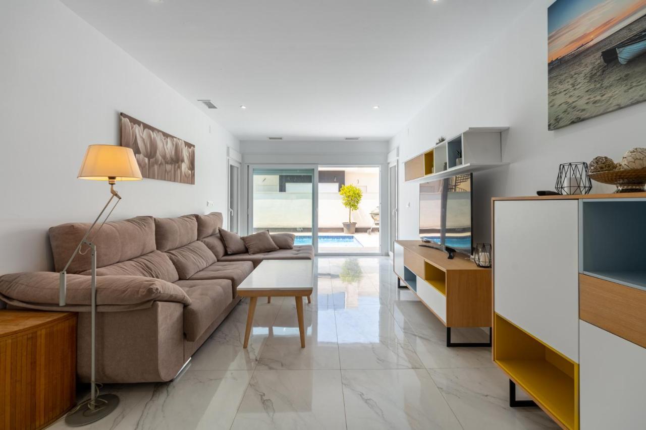 New Villa With Rooftop Terrace And Pool Daya Nueva Εξωτερικό φωτογραφία